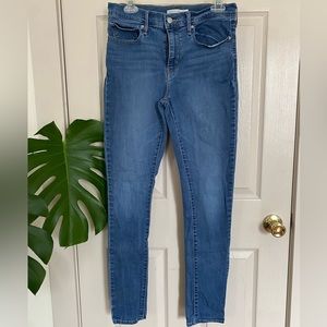 Levi’s Slimming Skinny Jeans